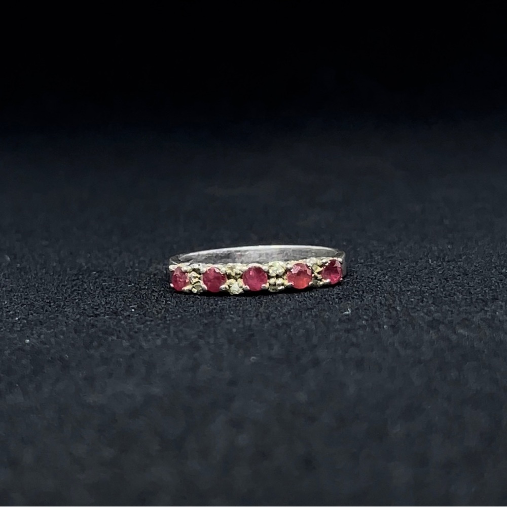 STERLING SILVER RING WITH GARNETS